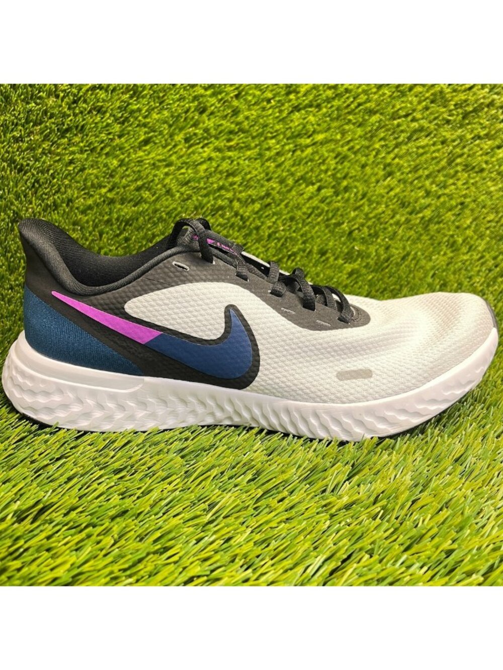 Nike Revolution 5 Womens Size 9.5 White Black Athletic Running Shoes Sneakers